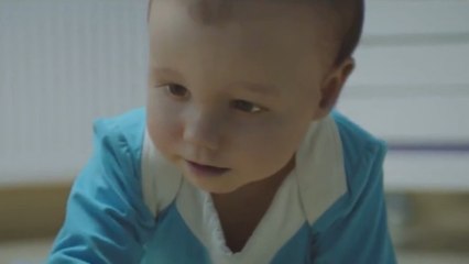 Le bébé le plus geek du monde fait le buzz dans une publicité indienne