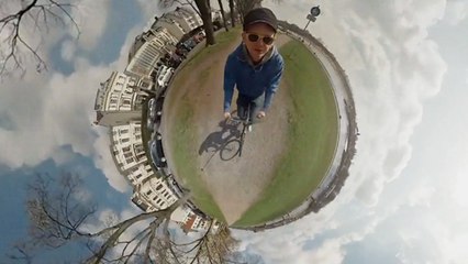 Jonas Ginter donne l'impression de se déplacer sur une petite planète grâce à six caméras embarquées