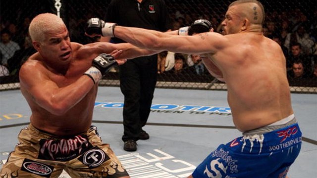 MMA : Chuck Liddell et Tito Ortiz pourraient combattre de nouveau, pour Oscar de la Hoya