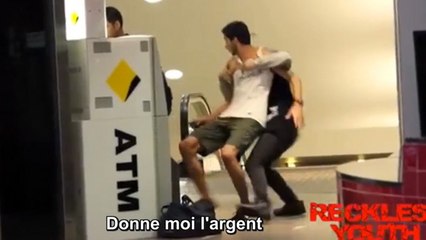 Caméra cachée : Il voulait simuler une agression à un distributeur d'argent, mais cela a mal fini !