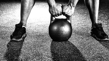 3 exercices à faire avec deux kettlebells