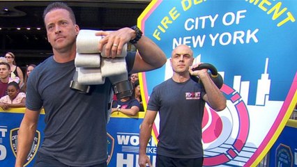 Les pompiers de New-York font une démonstration de leur entraînement