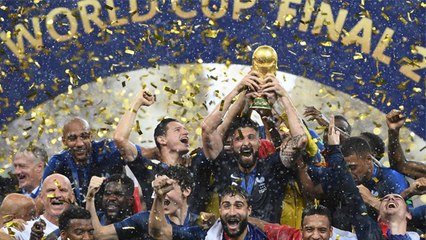 Coupe du Monde 2018 : à part les Bleus, qui a le droit de toucher le trophée ?
