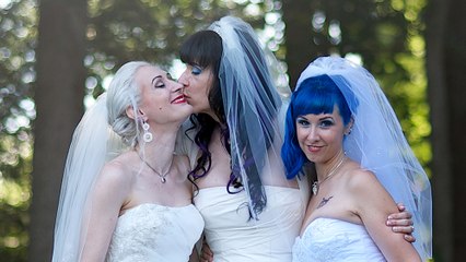 Ces trois femmes ont réussi à se marier ensemble... et attendent un bébé !