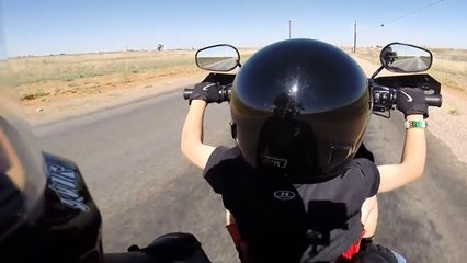 Ce père laisse son fils de 6 ans seulement conduire sa Harley-Davidson
