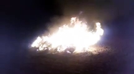 आसमां से बरसी आफत, आकाशीय बिजली गिरने से छप्परपोश मेें लगी आग