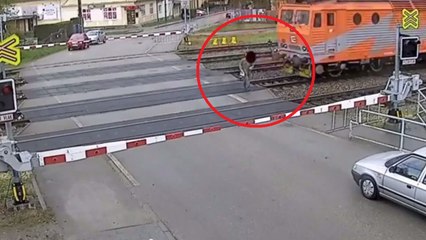 Accident de train : Il traverse la voie et manque d'être fauché par un train