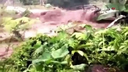 Jembatan Ambrol Diterjang Banjir Warga Satu Dusun Terisolasi