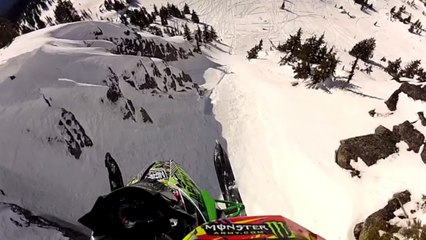 Brett Turcotte : Son incroyable saut en motoneige filmé en caméra embarquée