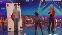 Britain's Got Talent : un jeune lanceur de couteau vise Simon Cowell... et rate son numéro