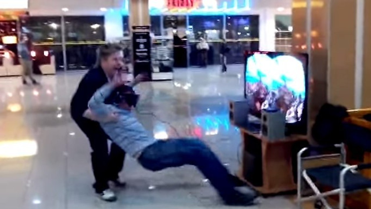 Il voulait faire le test des lunettes Oculus Rift... mais il ne s'attendait pas à ça