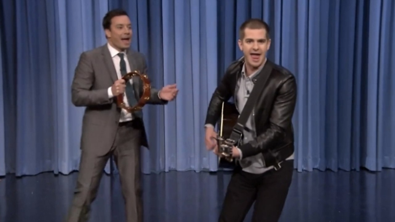 The Amazing SpiderMan 2 : Andrew Garfield joue la musique du film à la guitare