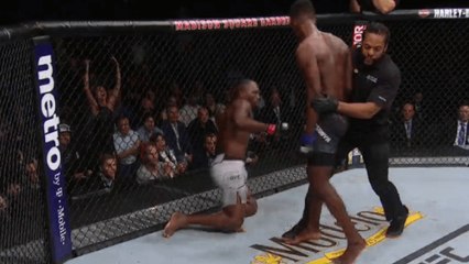 Israel Adesanya met un énorme KO à Derek Brunson dès le premier round avec un coup magistral