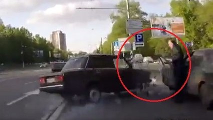 En faisant une queue de poisson, ce conducteur a failli provoquer une catastrophe