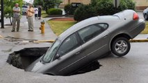 États-Unis : une voiture est tombée dans un trou formé sur une route dans l'Indiana