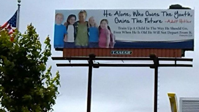 États-Unis : un panneau publicitaire avec une citation d'Adolf Hitler crée la polémique