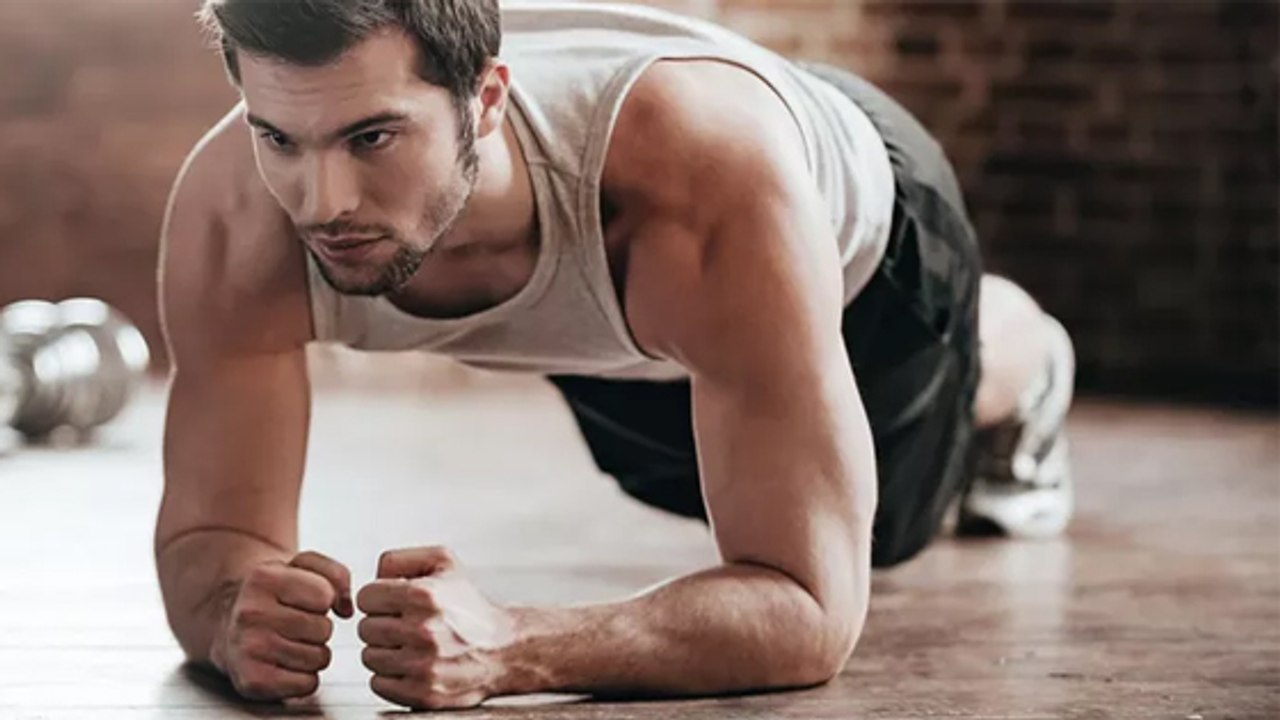 Comment travailler les abdominaux et les quadriceps grâce à un seul exercice de gainage