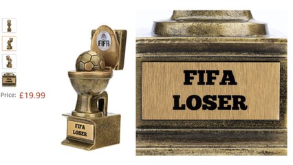 Ce merveilleux trophée à offrir à vos potes nuls à FIFA