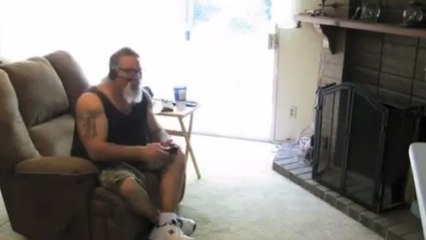 A 60 ans, ce grand-père est un peu trop fan de Call of Duty !