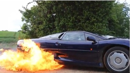 Il réalise un burn impressionnant avec une Jaguar