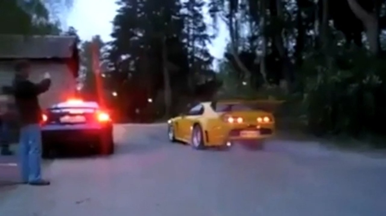 Tuning : le pot d'échappement d'une Toyota Supra lance des flammes !