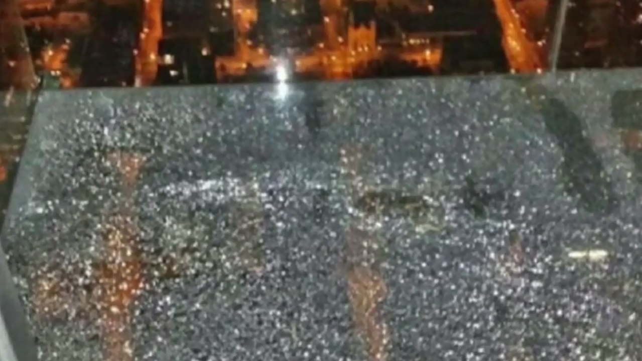 Chicago : La plateforme de verre de la Willis Tower se fissure sous des touristes