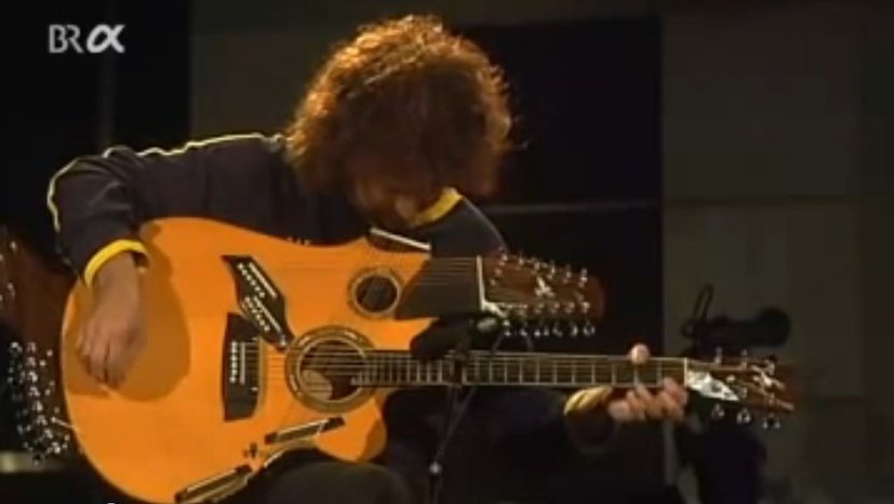 Pat Metheny improvise sur une guitare à... 42 cordes !