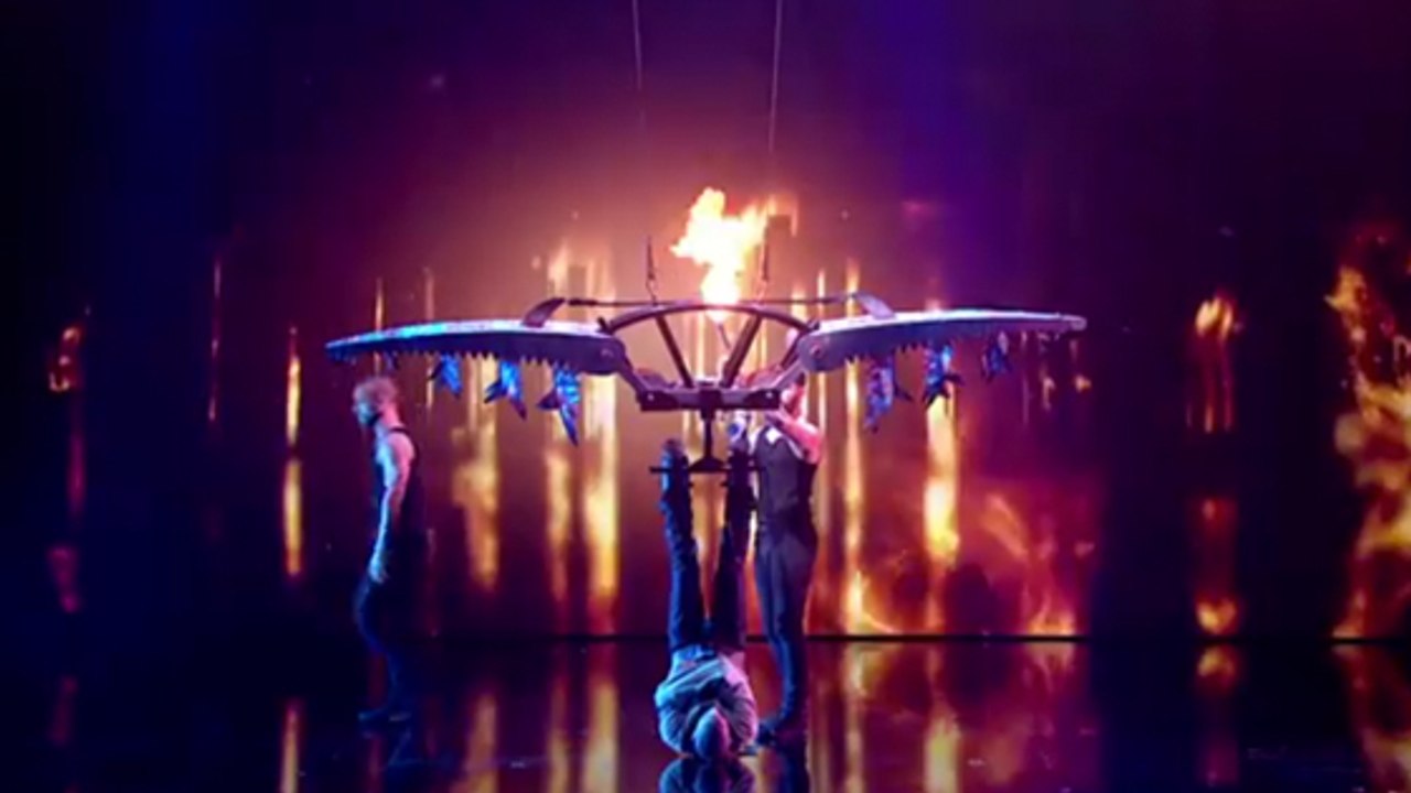 Le magicien Darcy Oake réalise l'un des tours les plus dangereux du monde