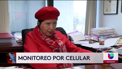 Algunos inmigrantes sin documentos son rastreados a través del teléfono celular por agentes de inmigración.