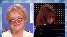 Le Grand Journal: Doria Tillier chante et joue du piano pour sa météo