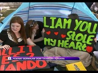 Peminat bermalam demi tayangan perdana