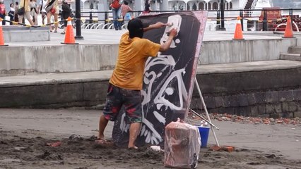 En Thaïlande, un artiste réalise des oeuvres qu'on ne comprend qu'au dernier moment