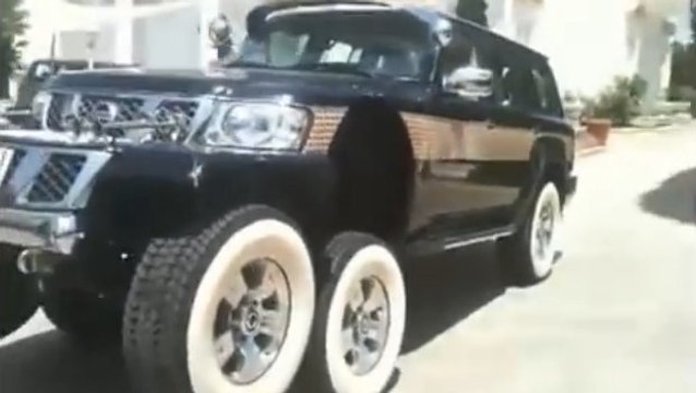 Découvrez pourquoi ce 4x4 a six roues !