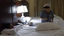Caméra cachée: Une femme de chambre découvre un homme décapité