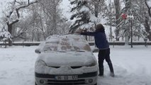 Kars'ta kar yağışı sürüyor... Kar ve tipiden 60 köy yolu ulaşıma kapandı