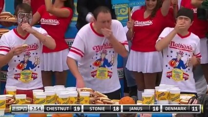 Il mange 61 hot dogs en 10 minutes et remporte le concours de New York