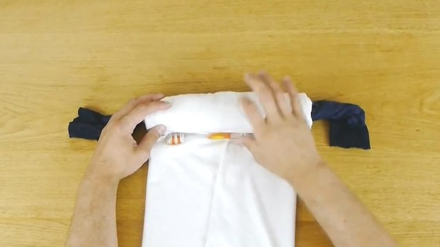 Une astuce pour plier ses affaires en quelques secondes avant de partir en week-end