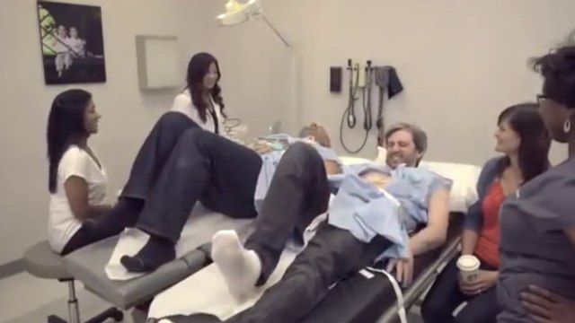 Ces deux hommes ont testé sur eux les douleurs de l'accouchement !