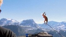 Cet homme a appris qu'il ne fallait pas jouer au-dessus d'une falaise !