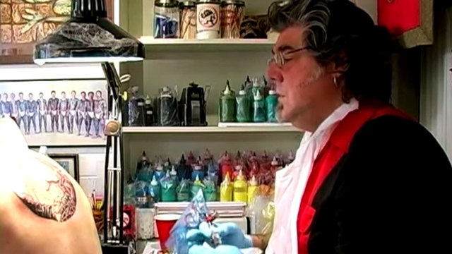 Ce tatoueur a une technique très efficace pour faire des dégradés de couleurs