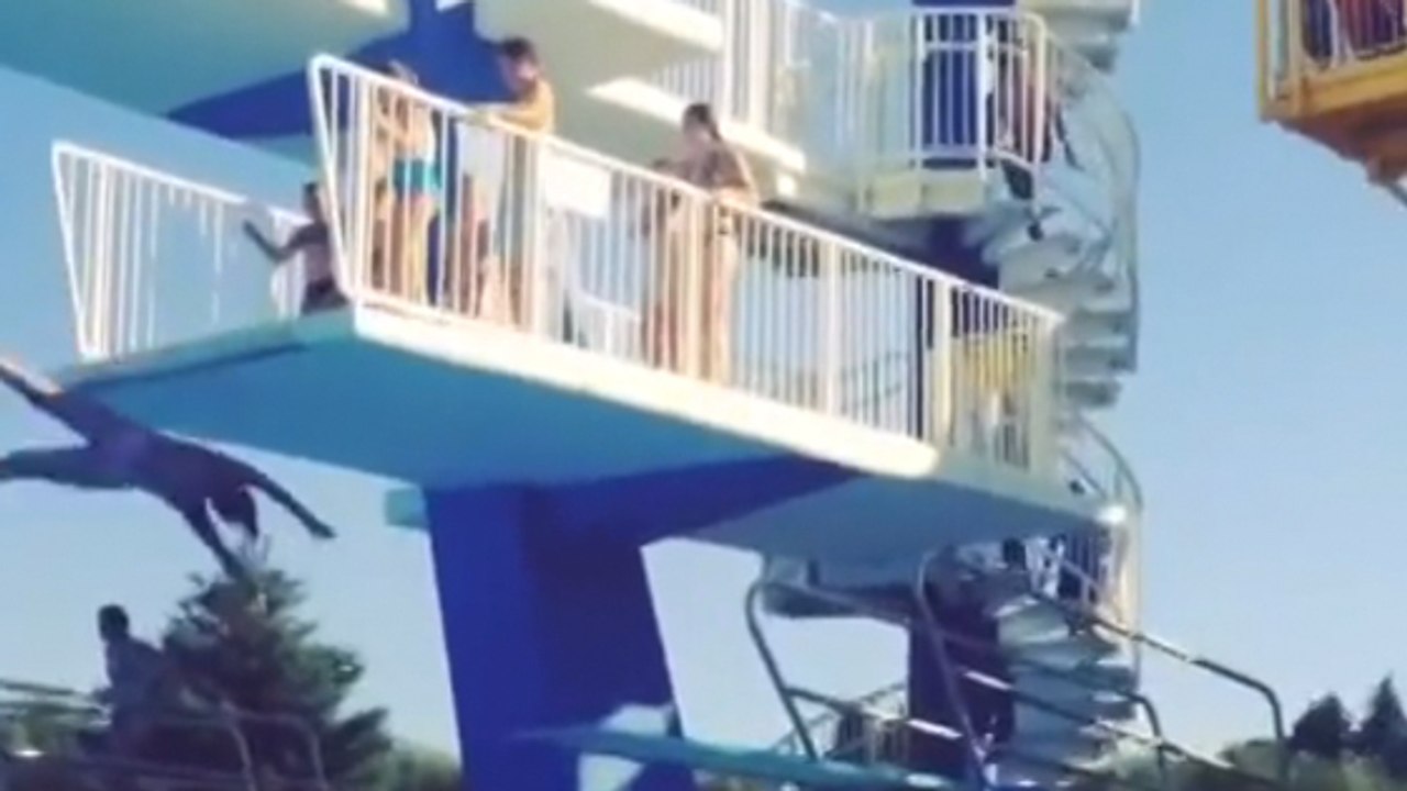 Elle chute et se fait très mal en sautant d'un plongeoir de 7 mètres