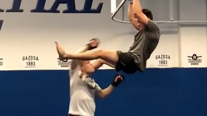 Quand le street workout rencontre le MMA, les images sont impressionnantes