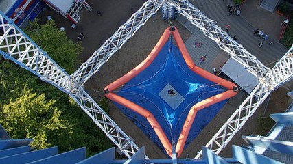 Découvrez Sky Tower, l'attraction qui vous fait vivre une chute libre de 35 mètres !