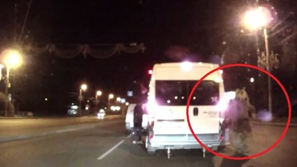 Un automobiliste russe se bat avec des hommes déguisés en peluches