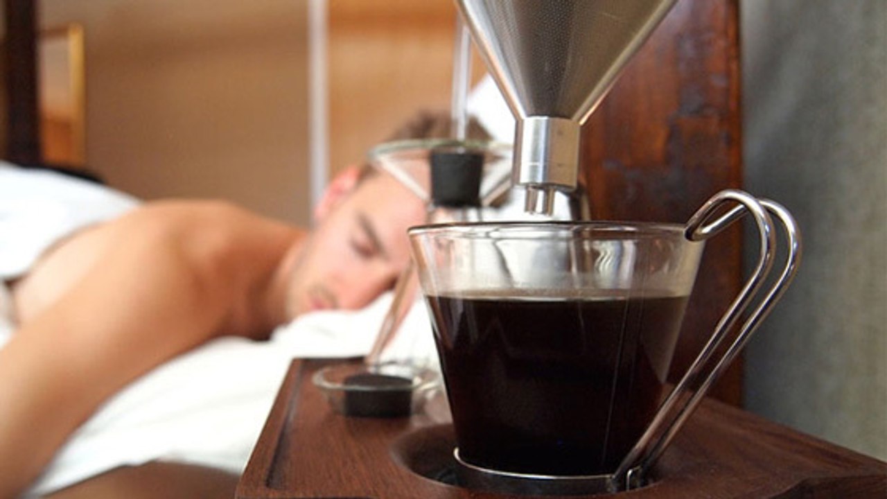 Dès qu'il sonne, ce réveil-matin est capable de préparer le café