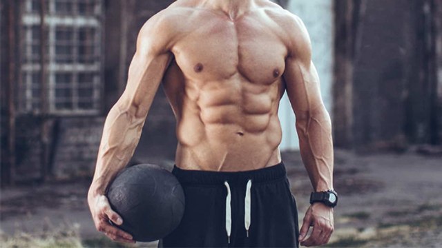 Brûlez vos graisses et atomisez vos abdos avec ce workout spécial médecine ball !