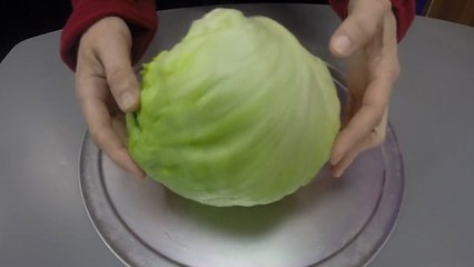 Découvrez comment garder les meilleurs morceaux d'une salade d'un seul geste !