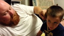 Un père fait croire à son fils qu'il lui a volé son nez et son oreille
