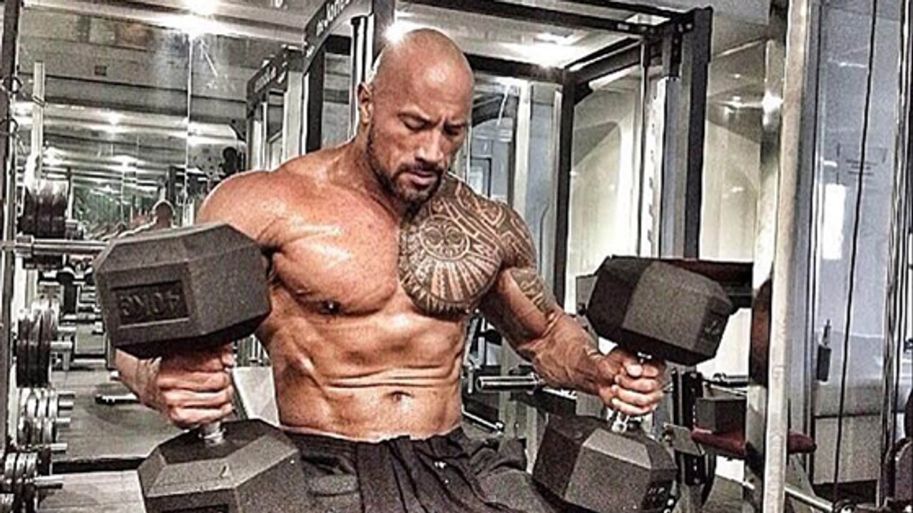 Dwayne Johnson dévoile son exercice préféré pour se muscler les pectoraux