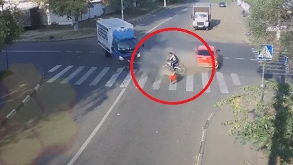 Un cycliste échappe par miracle à un violent accident de la route